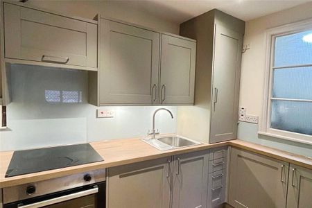 3 bedroom flat to rent - Photo 4