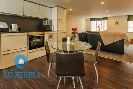 3 bed Apartment for Rent - Photo 3