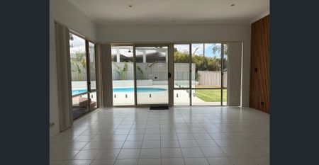 Perfect Family Home! - Photo 4