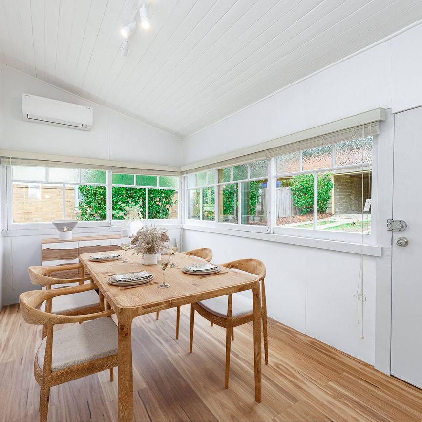 Light & spacious bungalow in the heart of Chatswood - Photo 1