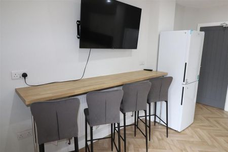 1 bedroom in a house share to rent - Photo 5