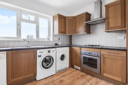 2 bedroom flat to rent - Photo 2