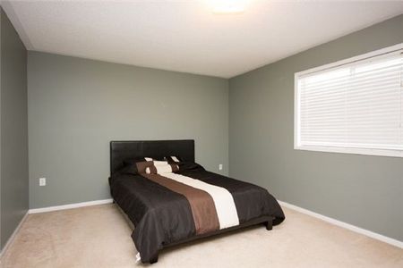 For Lease - 20 Neill Avenue, Whitby, Ontario - Photo 5