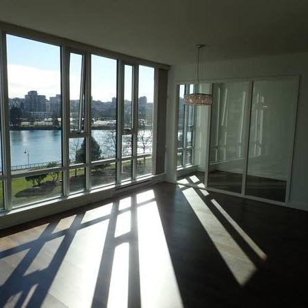 Yaletown Watrerfront 2 Bedroom & Den at Mariner with great amanities! - Photo 1