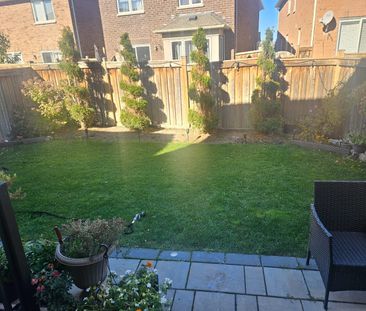 For Lease - 145 Vanhorne Close Unit# Upper, Brampton, Ontario - Photo 6