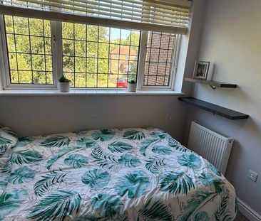 1 bedroom in a house share to rent - Photo 3