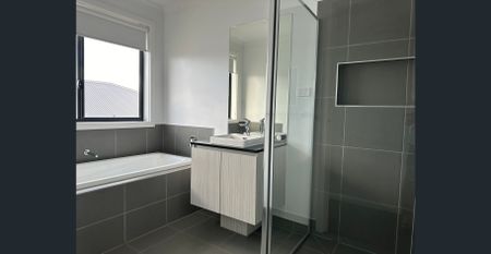 Modern home, thoughtfully designed for family living! - Photo 4