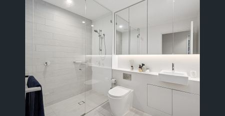 Modern Two-Bedroom Apartment in Prestigious One Avon - Photo 2