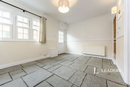 2 bedroom cottage to rent Mill Street, Newport Pagnell, MK16 - Photo 2