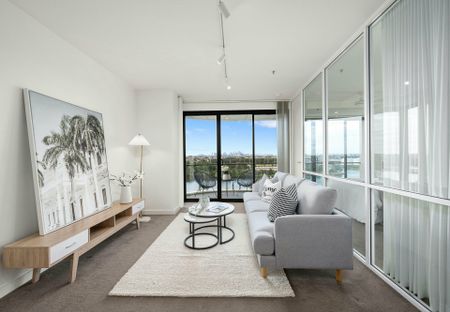 Executive Apartment with Stunning Panorama - Photo 5