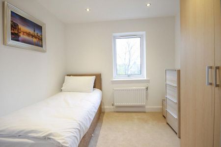 4 bedroom semi-detached house to rent - Photo 3