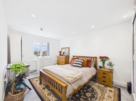 Station Crescent, Ashford, Surrey,TW15 - Photo 3