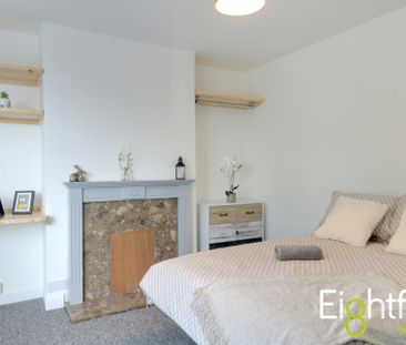 5 bedroom end of terrace house to rent - Photo 4