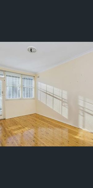 FRESHLY PAINTED - For Lease – Neat & Convenient 1-Bedroom Apartment in Lakemba! - Photo 1