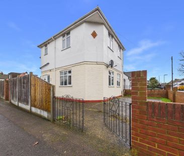 Ferndale Road, Ashford, Middlesex,TW15 - Photo 5