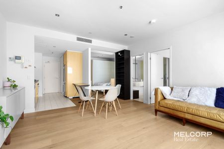 FURNISHED 2-BEDROOM AT QV - Photo 2