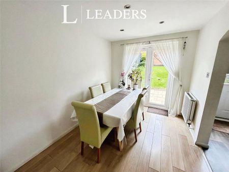 3 bedroom detached house to rent - Photo 3