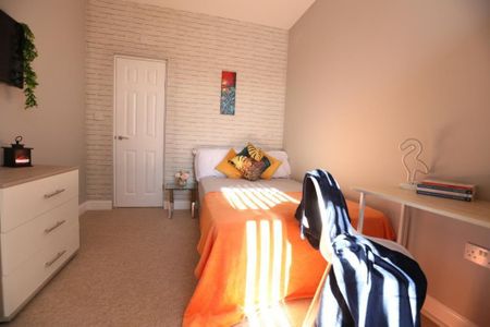 5 bedroom terraced house to rent - Photo 3