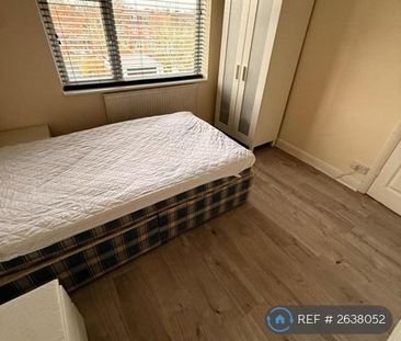 4 bedroom semi-detached house to rent - Photo 5