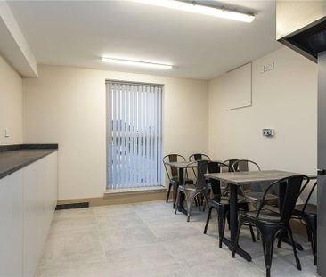 1 bedroom parking to rent - Photo 4