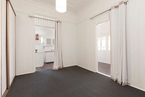 Bright and Cozy One-Bedroom Apartment - Pet Friendly - Photo 1