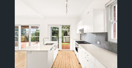 Coastal Gem With North Facing Entertainers Deck, Moments From Mahon Rock Pool & Maroubra Beach - Photo 4