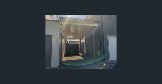 A charming 1-bedroom unit with a study, boasting easy living in a great location. - Photo 1