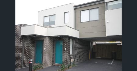 CONTEMPORARY DESIGN / LOW MAINTENANCE - Photo 5