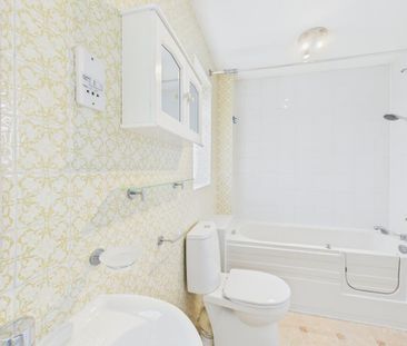 3 bedroom detached house to rent - Photo 2