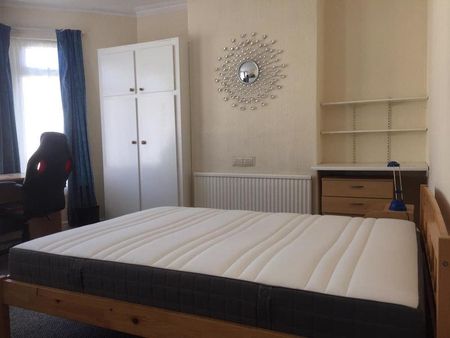 4 bedroom terraced house to rent - Photo 2