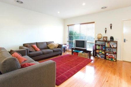 Stylish, Light-Filled Townhouse in Prime Lifestyle Location - Photo 2