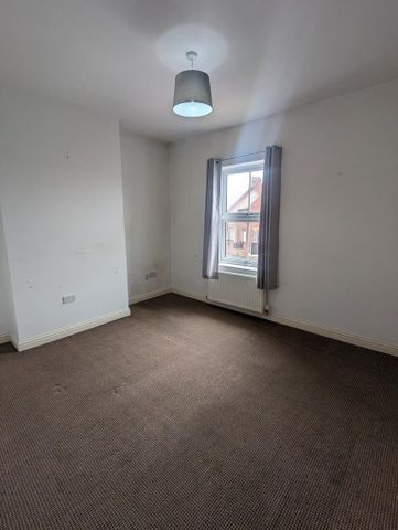 3 bedroom end of terrace house to rent - Photo 4