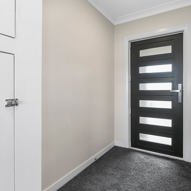 Sunny large 2 bedroom apartment. - Photo 1