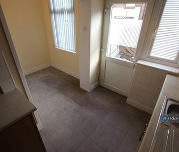 4 bedroom terraced house to rent - Photo 5