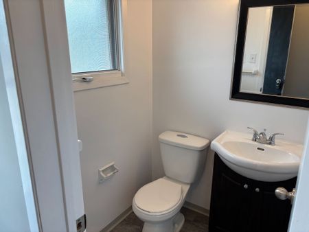 For Lease - 21 Woodlawn Road Unit# 12, Welland, Ontario - Photo 2