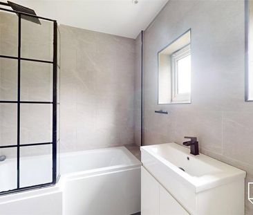 4 bedroom semi-detached house to rent - Photo 6