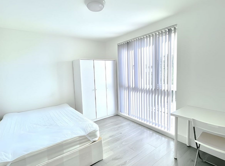 1 bedroom in a house share to rent - Photo 2