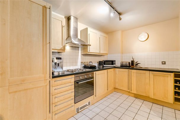 Battersea Park Road, London, SW11, London - Photo 1