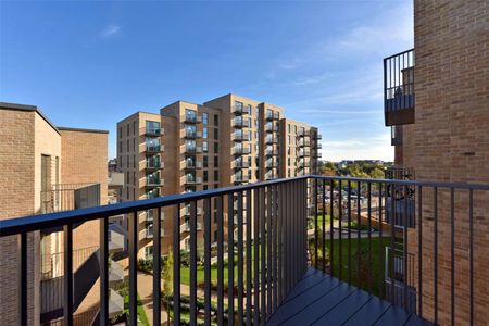 A modern one bedroom apartment in the Horlicks Quarter by Berkeley Homes development in Slough. - Photo 5