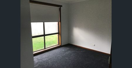 Spacious 2 bedroom unit - Photo 5