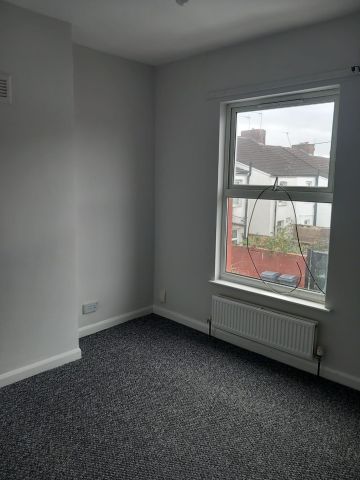 2 Bed Terraced House, Old Barn Road, CH44 - Photo 2