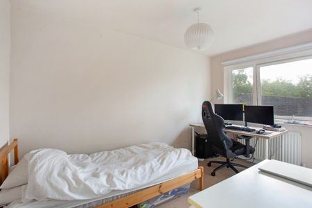 3 bedroom maisonette to rent - Photo 2