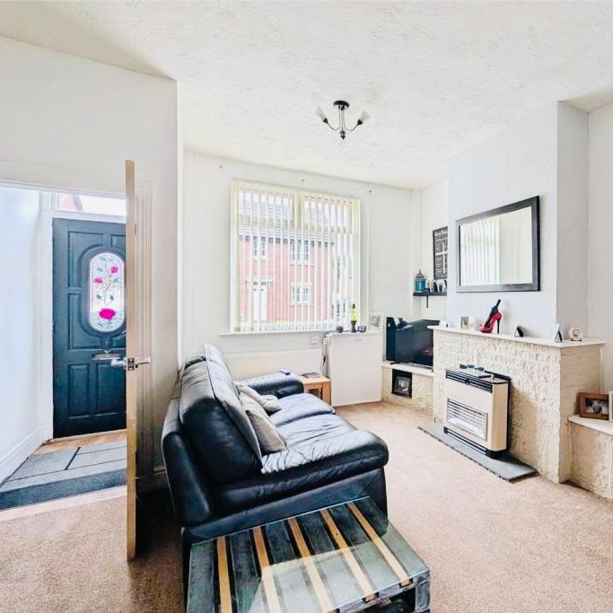 Well-presented 2-Bed Terraced House with Spacious Lounge/Diner – Close to Lidl, Sainsbury’s & market to let in - Photo 1