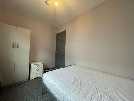 4 bedroom terraced house to rent - Photo 5