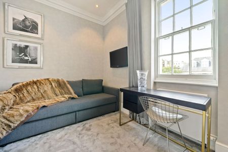 An exceptional two bedroom apartment to rent in the heart of Belgravia, SW1. - Photo 3