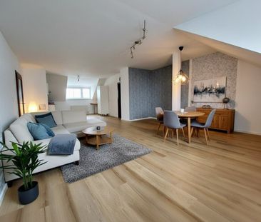 Modernisierte Dachgeschoß-Wohnung mit Küche in Knittelfeld - Photo 1