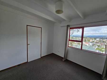 2 bedr townhouse with garage in Hataitai village - Photo 4