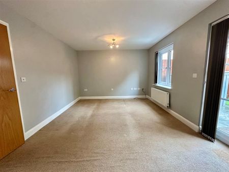 Cochran Avenue, Chippenham, SN15 - Photo 3