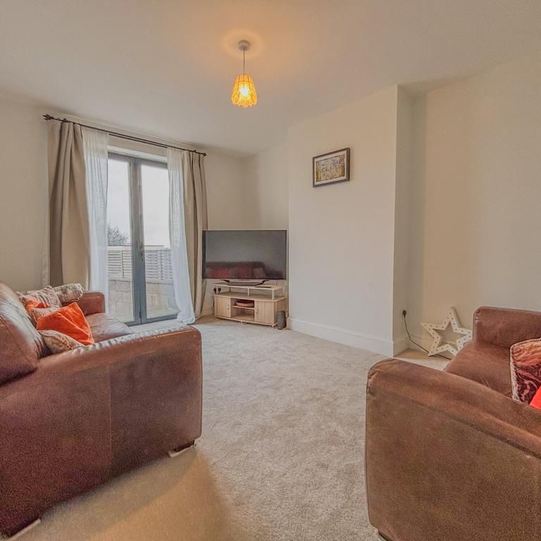 4 bedroom semi-detached house to rent - Photo 1