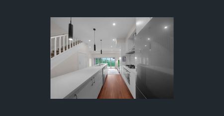 For Lease – Modern Dream 5-Bedroom Family Home in Doncaster East - Photo 2